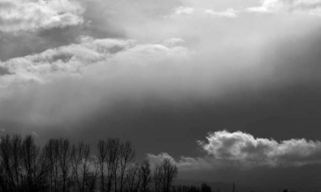 Συνεχίζεται και την Παρασκευή η κακοκαιρία – Πού θα σημειωθούν καταιγίδες (pics)