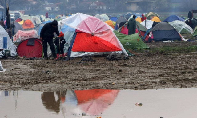 Ειδομένη: Νέες σκηνές με κουκέτες τοποθετούν οι Γιατροί Χωρίς Σύνορα