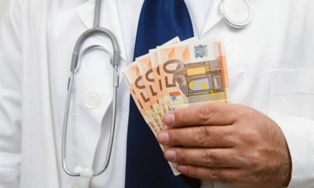 Συνελήφθη διευθυντής τμήματος Νοσοκομείου για «φακελάκι»