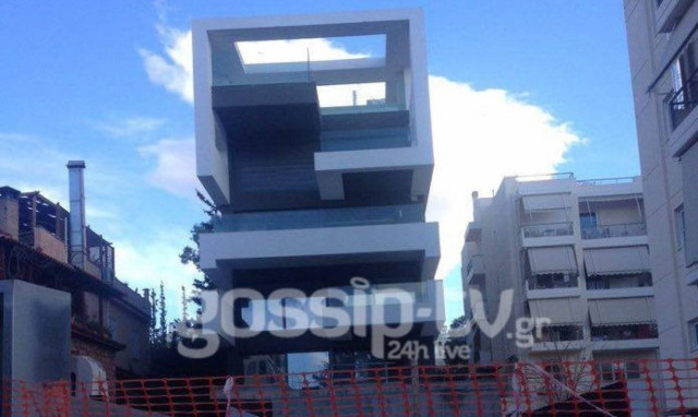 Σε ποιον Έλληνα τραγουδιστή ανήκει αυτό το... σπιτάκι;