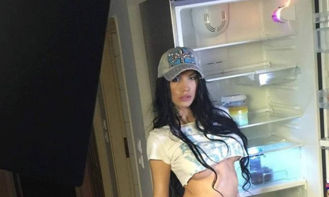 Ελληνίδα τραγουδίστρια μας παρουσιάζει τον νέο έρωτά της