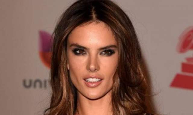 Είδαμε την Alessandra Ambrosio χωρίς μακιγιάζ. Δεν γίνεται να είναι τόσο όμορφη!