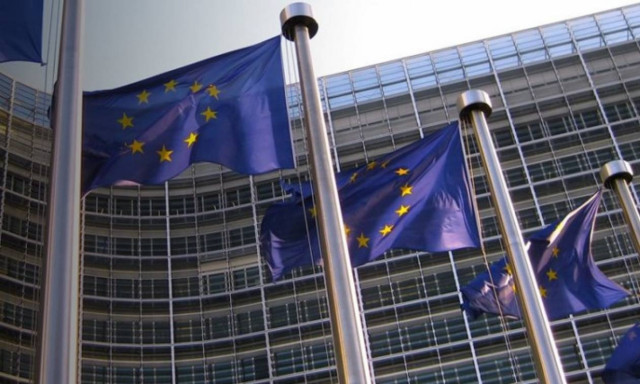 Κομισιόν: Σημαντική πρόοδος σε φορολογικό και συνταξιοδοτικό