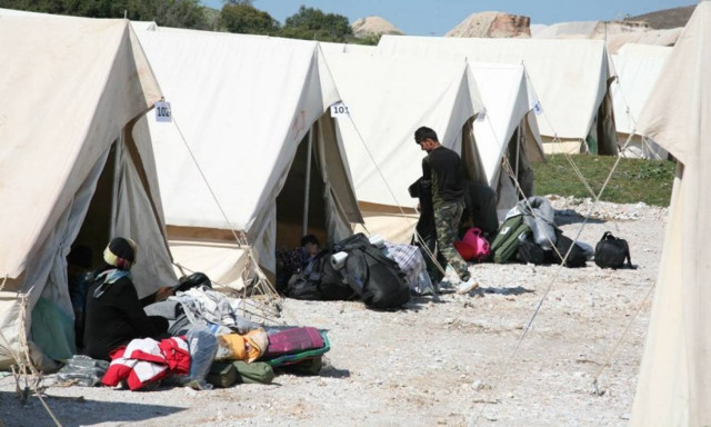 Στην Ελευσίνα 1169 μετανάστες με tera jet από τη Χίο