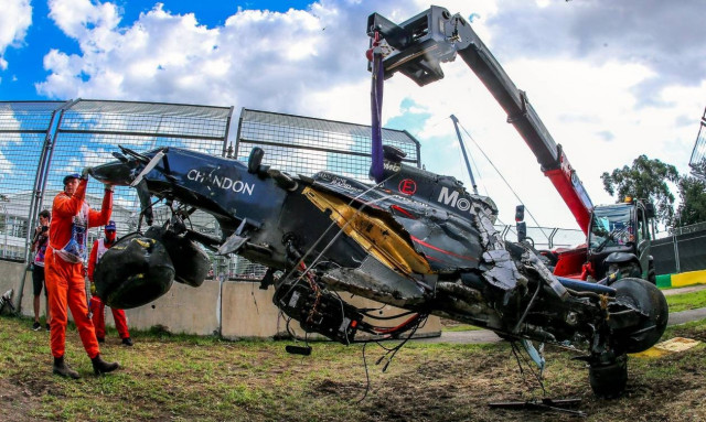 Το τρομακτικό ατύχημα του Αλόνσο της Formula 1 σε εικόνες