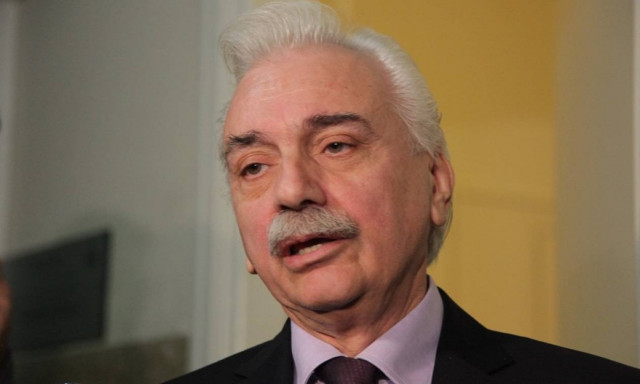 Ο πρόεδρος του Ελληνικού Ερυθρού Σταυρού σε προσφυγικούς καταυλισμούς στη Λάρισα