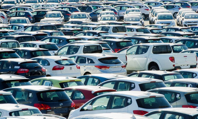 Φορολογούν τα πάντα: Έρχονται φόροι στα ΙΧ και αλλαγές στα τέλη κυκλοφορίας