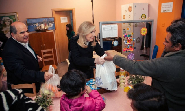 Τρόφιμα και παιχνίδια σε άπορες οικογένειες από το «Ίδρυμα Μαριάννα Β. Βαρδινογιάννη»