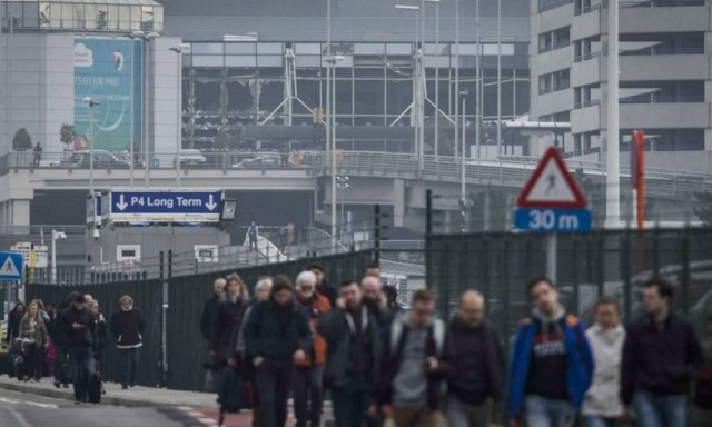 Τρομοκρατικές επιθέσεις στις Βρυξέλλες: Πώς συμπαραστέκεται το «πληγωμένο» Παρίσι (photo)