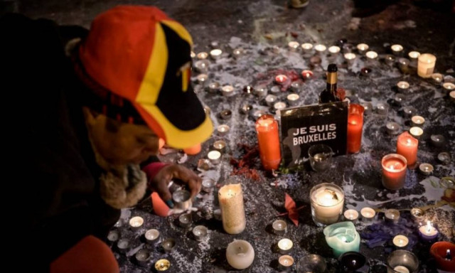 Τρομοκρατικές επιθέσεις Βρυξέλλες: Ενός λεπτού σιγή για τα θύματα