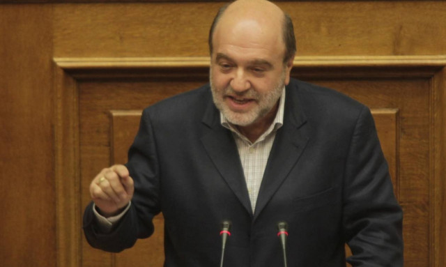 Τι λέει ο Αλεξιάδης για καταθέσεις και φορολογία στα αυτοκίνητα