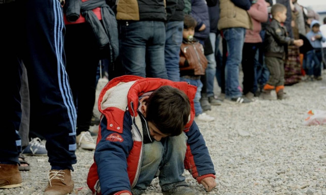 Ειδομένη: Συνεχίζουν οι πρόσφυγες τη διαμαρτυρία στις γραμμές του τρένου
