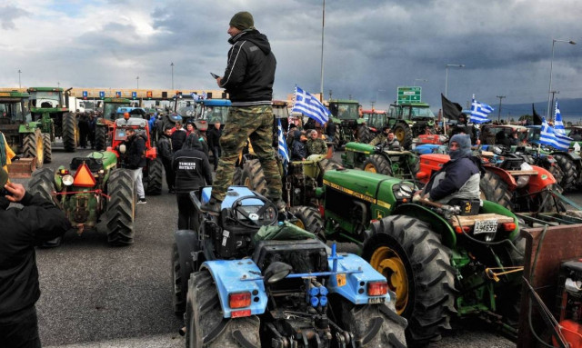 Διαμαρτυρία αγροτών στον ΟΠΕΚΕΠΕ και κάθοδος στην Αθήνα