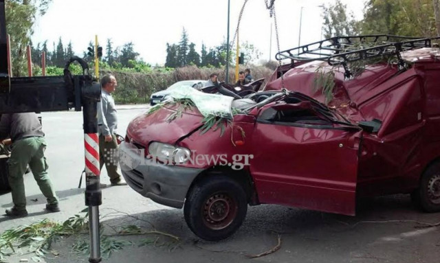 Καιρός: Σαρώνουν οι θυελλώδεις άνεμοι τα Χανιά - Ένας άνδρας νεκρός (photos - videos)