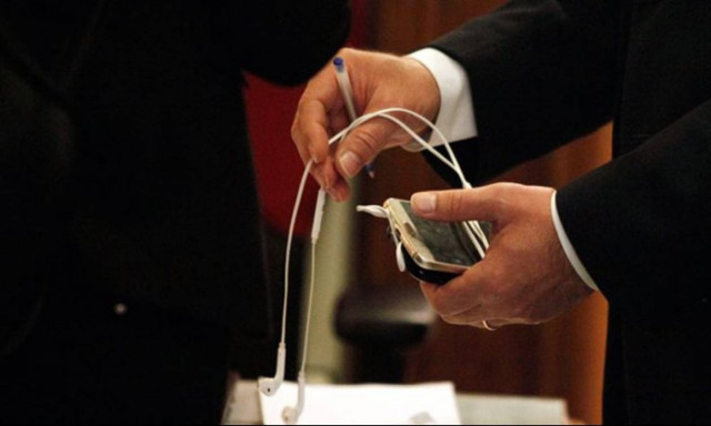 «Βόμβα»: Έρχεται νέο «χαράτσι» στα κινητά τηλέφωνα;