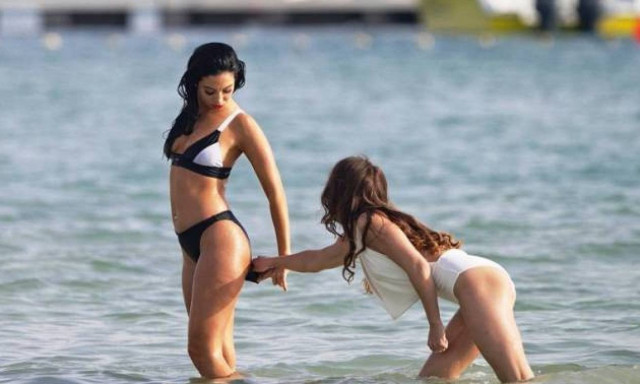 Ξέφυγε η κατάσταση με την Ελληνίδα στην παραλία (photos)