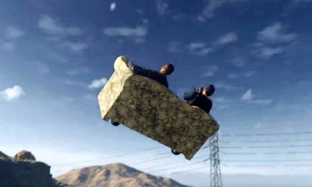 Απίστευτο περιστατικό: Ένας καναπές «πέταξε» στον ουρανό της Αλεξανδρούπολης