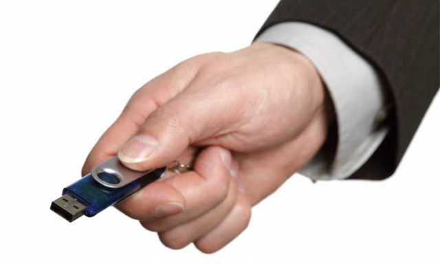 Επικίνδυνος «ιός» κυκλοφορεί στα USB στικάκια μας