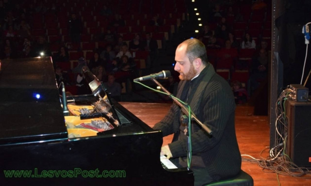 Παντελής Παντελίδης: Παπάς τραγουδάει «Λιώμα στον γκρέμο» (vid)