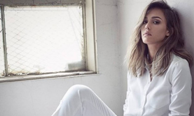 Καιρό είχαμε να τη δούμε: H Jessica Alba με μαγιό, είναι κάτι παραπάνω από σέξι!