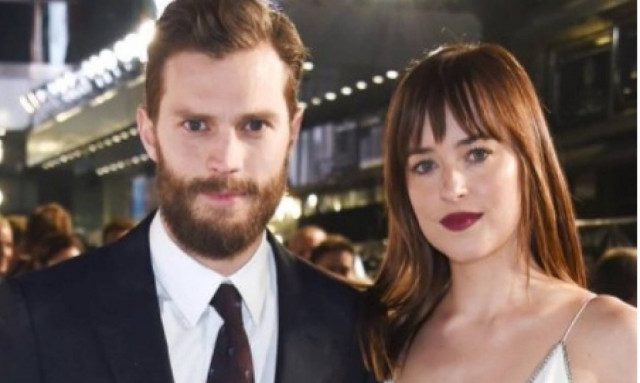 Το καυτό φιλί της Dakota Johnson και του Jamie Dornan, πραγματικά μας αναστάτωσε