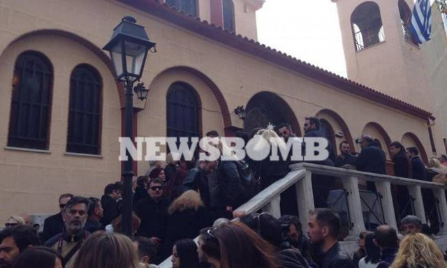 Μνημόσυνο Παντελίδη: Απαρηγόρητος ο πατέρας (photo)