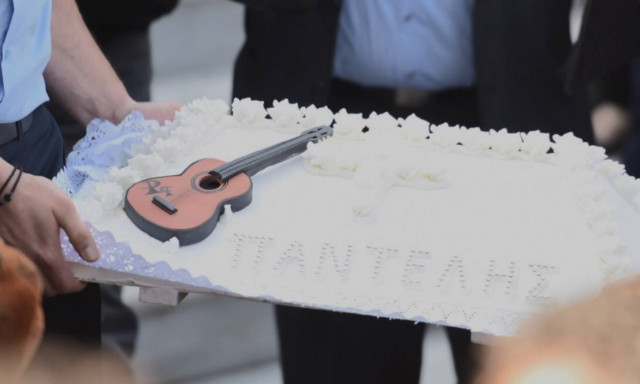 Μνημόσυνο Παντελίδη: Η κιθάρα του (photos)