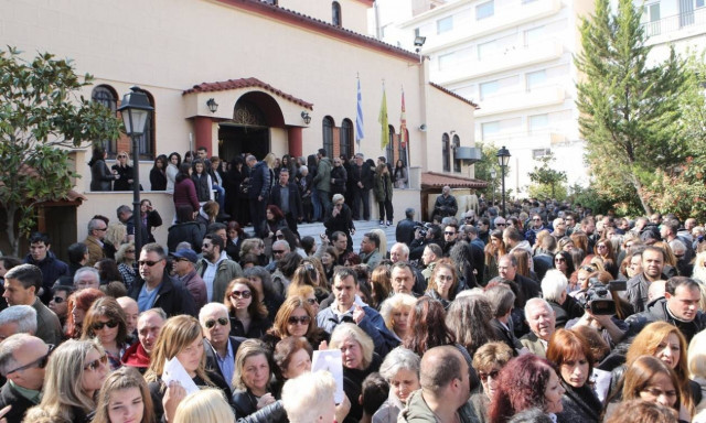 Μνημόσυνο Παντελίδη: Κοσμοσυρροή στη μνήμη του 32χρονου τραγουδιστή (photos)