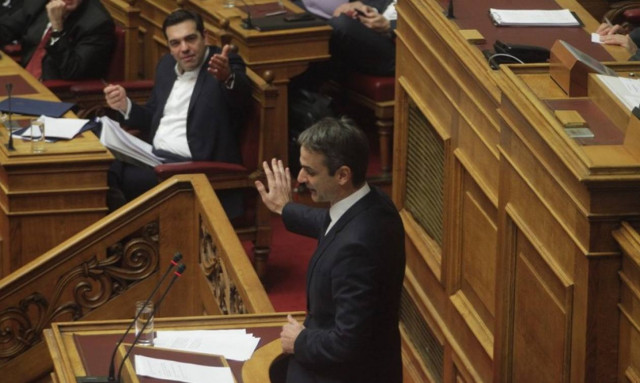Βουλή: Ο Τσίπρας εξεταστική, ο Μητσοτάκης εκλογές
