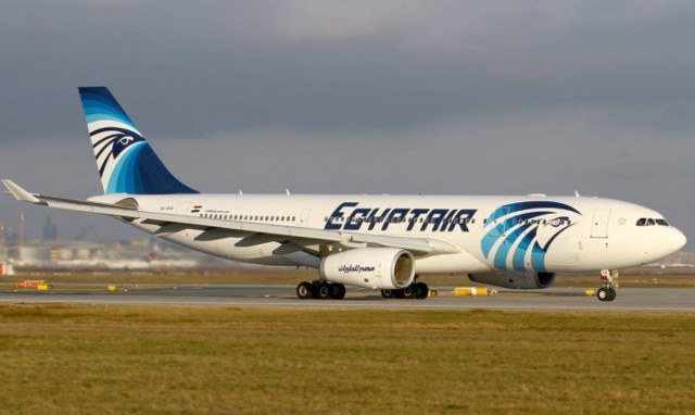 Αεροπειρατεία Κύπρος LIVE: Ο αεροπειρατής φορά ζώνη με εκρηκτικά - Υπάρχει βόμβα στο αεροσκάφος!