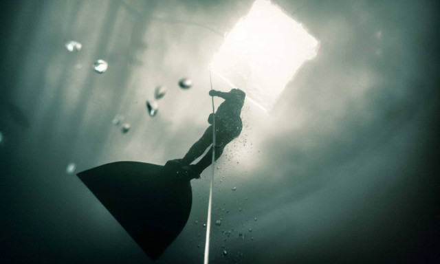 Κατάδυση στα παγωμένα βάθη: Αγώνες ελεύθερης κατάδυσης κάτω από την επιφάνεια των πάγων (Pics)