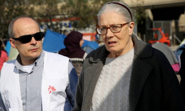 Η Βανέσα Ρεντγκρέιβ επισκέφθηκε πρόσφυγες και μετανάστες στον Πειραιά