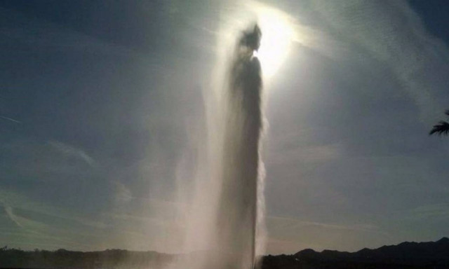 Συντριβάνι πήρε τη μορφή του Ιησού την ημέρα του Πάσχα (photo+video)