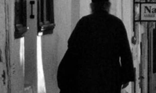 Πώς προέκυψε η φράση «ο παπάς ευλογάει πρώτα τα γένια του»;