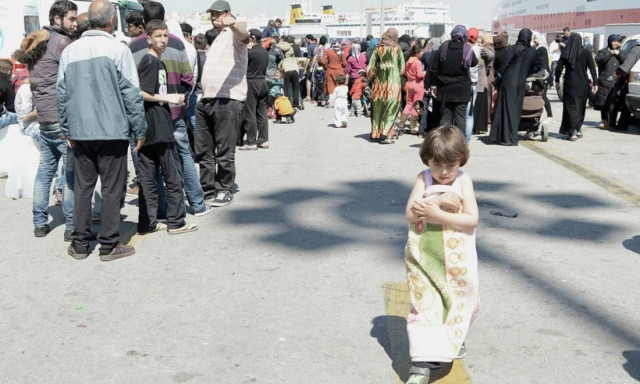 Προσπάθεια αποσυμφόρησης του Πειραιά - Στην Κυλλήνη μεταφέρονται πρόσφυγες