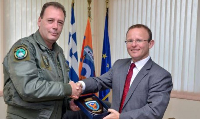 Επίσκεψη του Πρέσβη και του ΑΚΑΜ του Ηνωμένου Βασιλείου στην 114ΠΜ (pics)