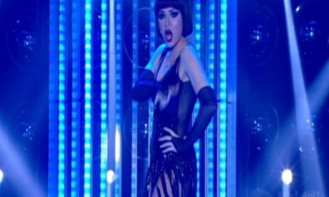 ΥFSF3: Η σέξι μεταμφίεση της Αποστολίας Ζώη σε Catherine Zeta-Jones και το «ατύχημα» on air