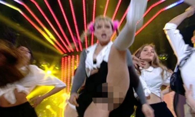 YFSF3: Το σέξι ατύχημα της Josephine ως Britney Spears