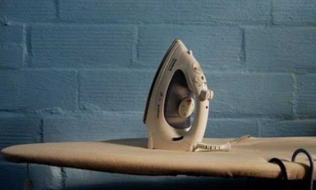 Εσείς γνωρίζετε πώς καθαρίζεται το βρώμικο σίδερο σε μερικά δευτερόλεπτα