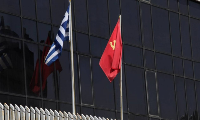 ΚΚΕ: Το «τυράκι» του χρέους δεν μπορεί να κρύψει τη «φάκα» των μέτρων