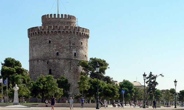 Ασφυκτική η κατάσταση στο λιμάνι της Θεσσαλονίκης από τους πρόσφυγες