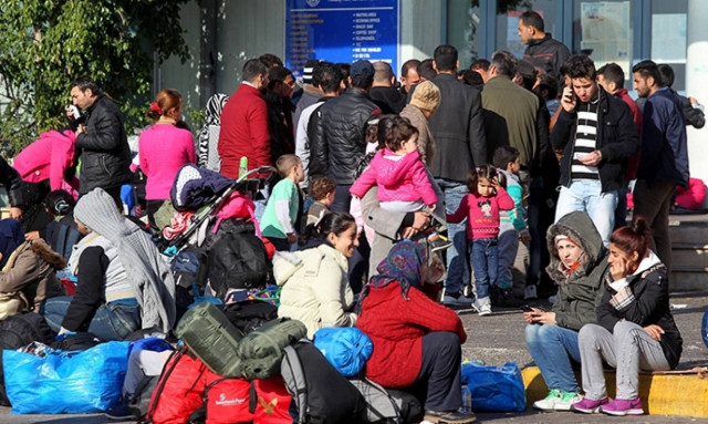 Πειραιάς: Ξεκίνησε η διανομή φυλλαδίου στους πρόσφυγες του λιμανιού