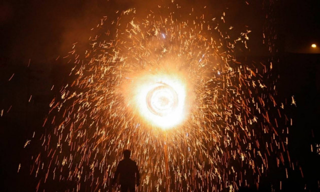 Ανείπωτη τραγωδία στην Ινδία: Τουλάχιστον 79 νεκροί από πυρκαγιά σε ινδουιστικό ναό