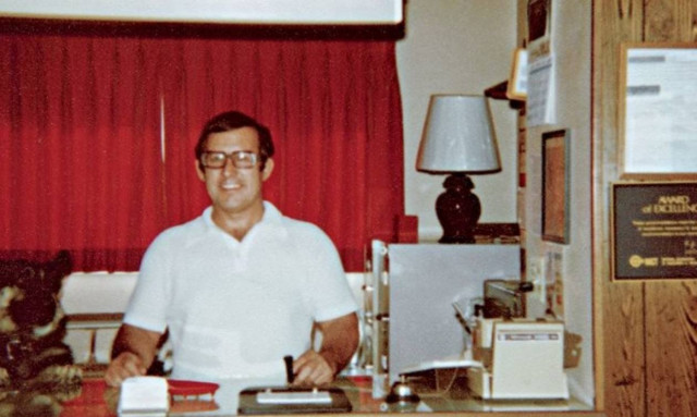 Ο ηδονοβλεψίας: Η ανατριχιαστική ιστορία ενός ιδιοκτήτη μοτέλ που παρακολουθούσε τους πελάτες του