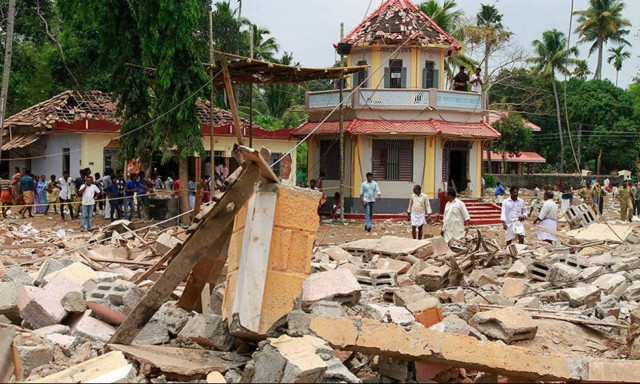 Ινδία: Πέντε συλλήψεις για τις εκρήξεις στο ινδουιστικό τέμενος