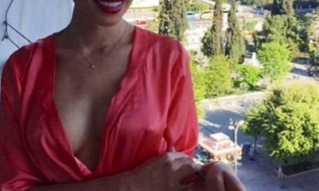 Γυμνή στο Σύνταγμα διάσημη θεά! (photo)