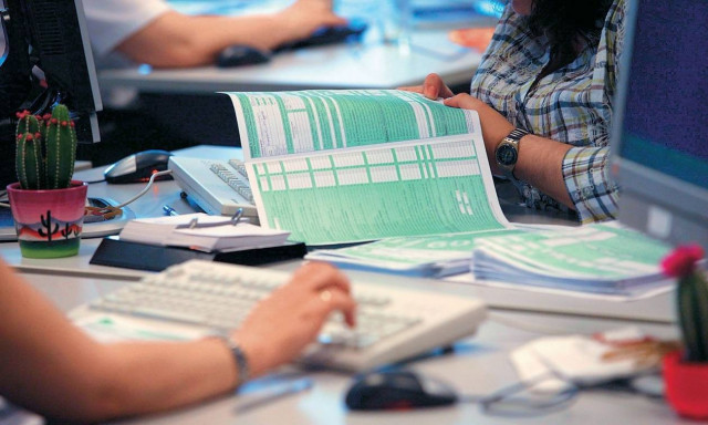 Προνοιακά επιδόματα αναπήρων: Σε τεχνικό πρόβλημα αποδίδει η ΓΓΔE τη γκάφα με το Ε1