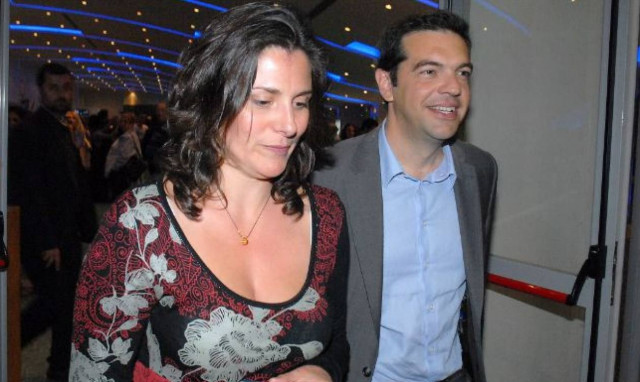 Φωτογραφική διάταξη για να μονιμοποιηθεί η σύζυγος του Τσίπρα