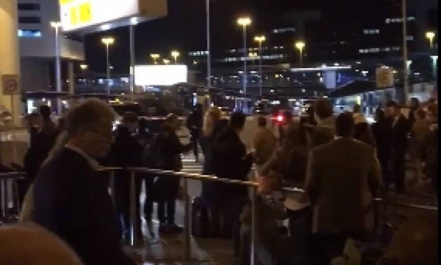 Εκκενώθηκε το αεροδρόμιο του Άμστερνταμ - Εντοπίστηκε ύποπτο δέμα