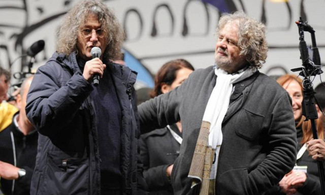 Ιταλία: Πέθανε ο Τζανρομπέρτο Καζαλέτζιο, συνιδρυτής του κινήματος των Πέντε Αστέρων (Vid)